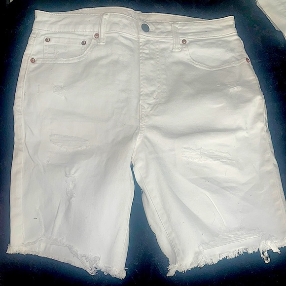 Selling shorts jean’s,color white…size 33.. - Picture 1 of 3